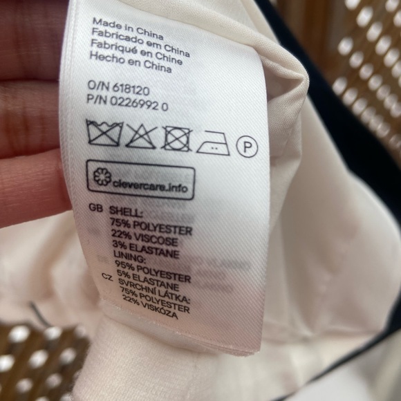 H&M Blazer w/ pockets 🤍 - Picture 4 of 5